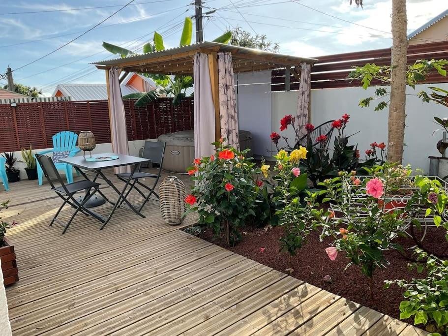 La Kaz Hibiscus, Jacuzzi Prive Villa Le Tampon Exteriör bild